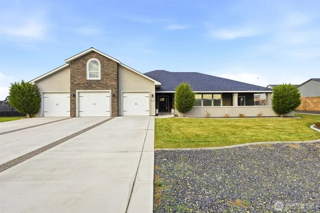 $875,000 | 6401 Eagle Crest Drive, Pasco, WA 99301