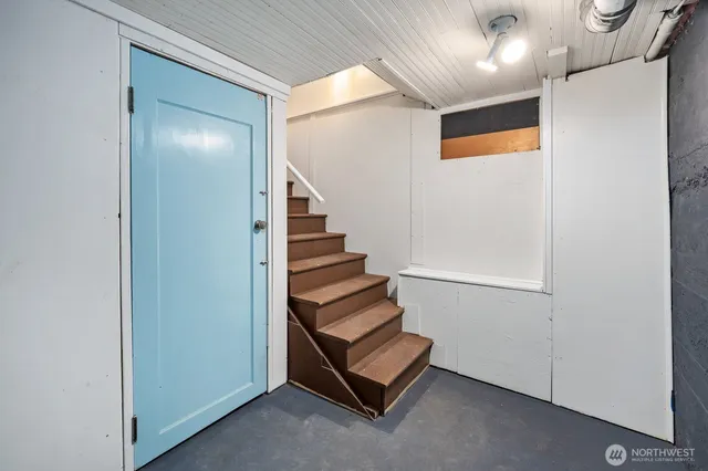 a view of a house with a big yard