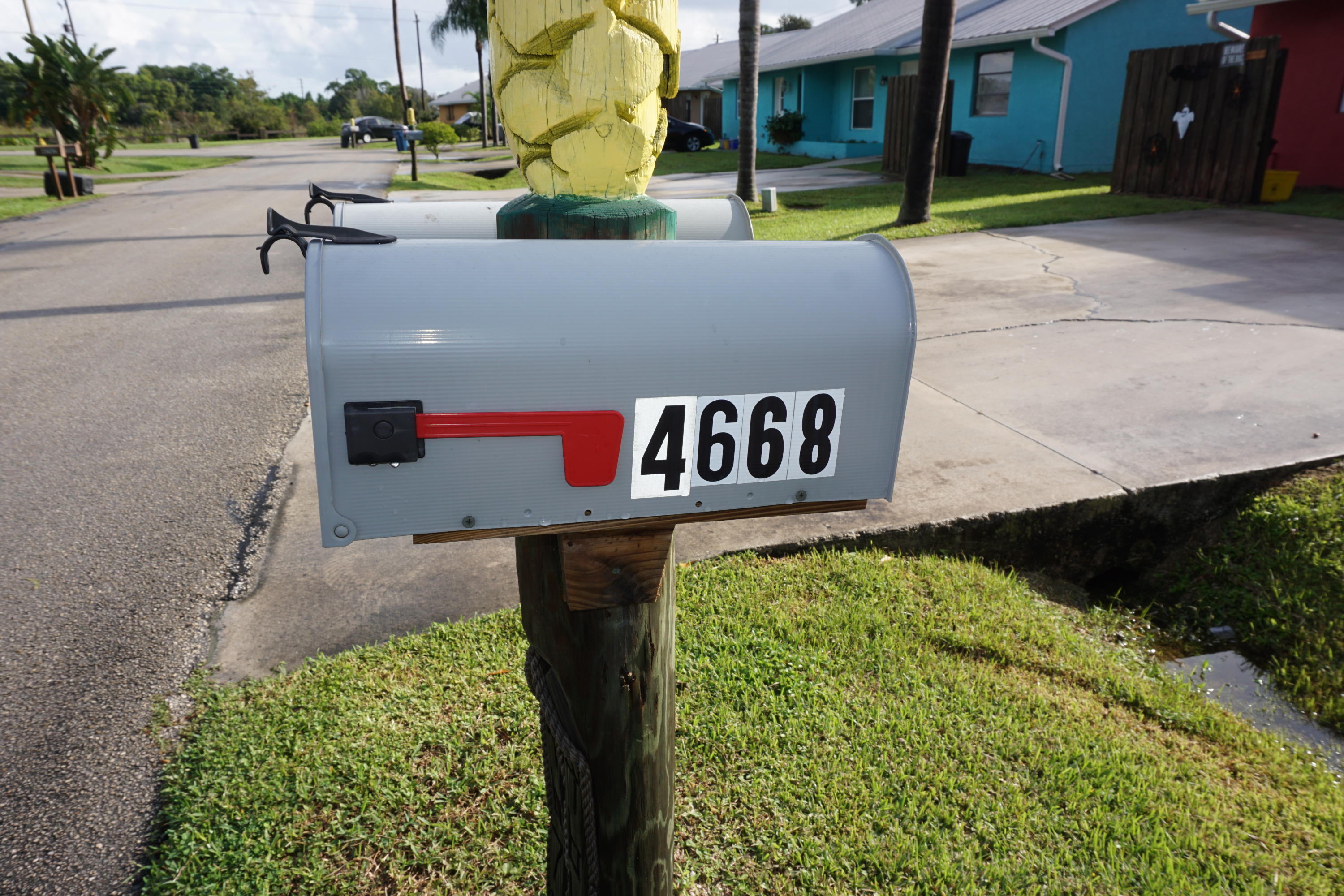 4670 Southeast Salvatori Road Stuart, FL 34997 - Photo 4 of 51 4668-1
