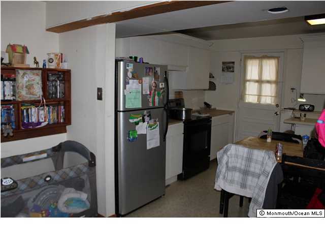 1137 Leonard Road Point Pleasant, NJ 08742 - Photo 20 of 25 a living room with furniture and a window