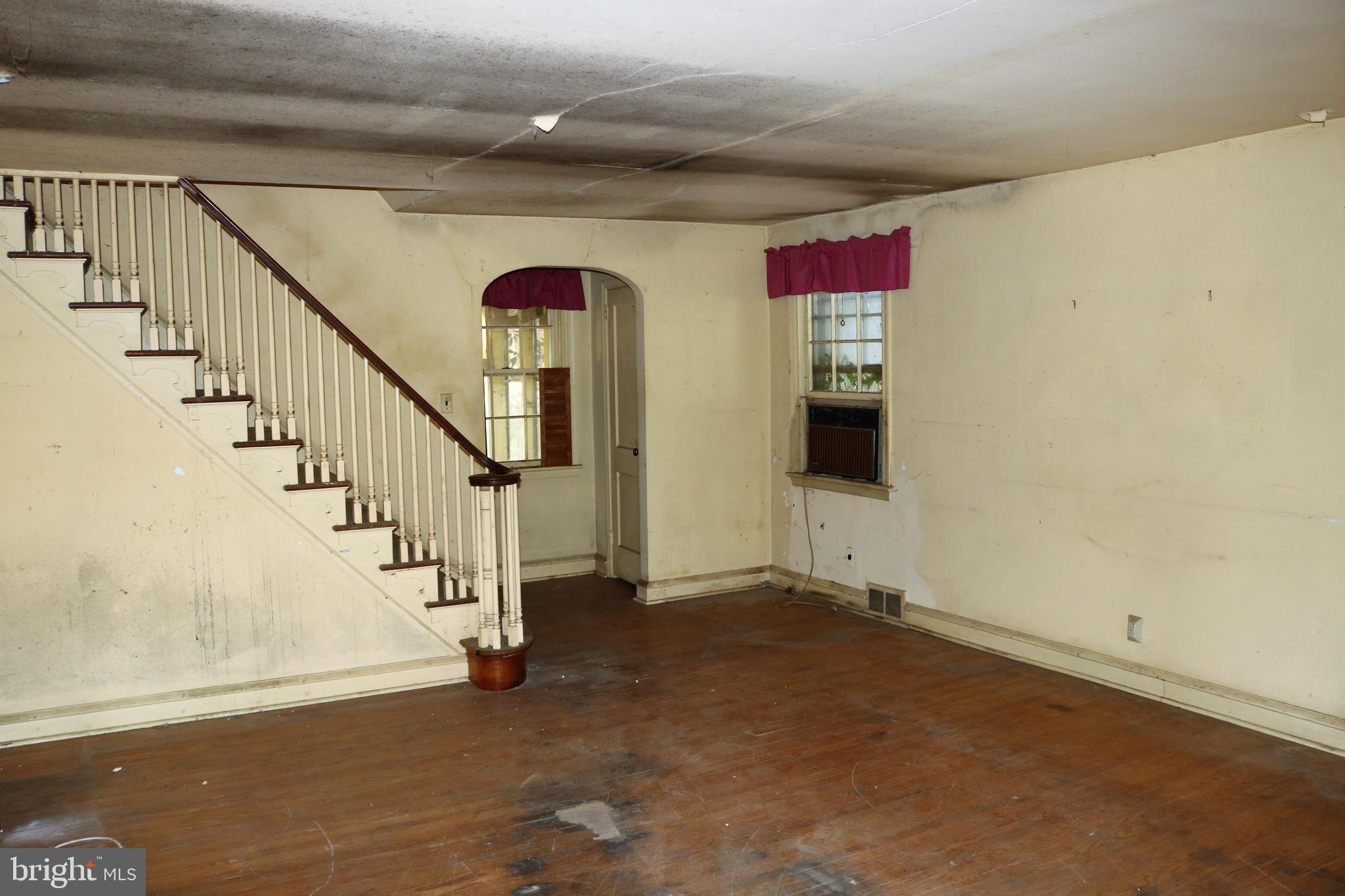 9 East Rose Valley Road Wallingford, PA 19086 - Photo 3 of 4 Living Room