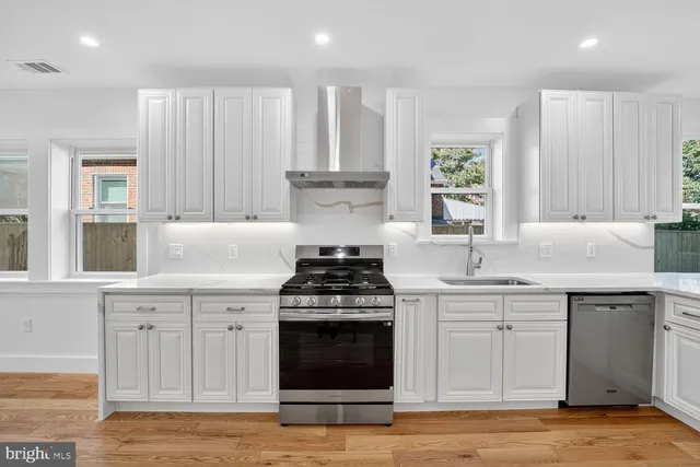 $1,099,000 | 1516 Evarts Street Northeast, Washington, DC 20018