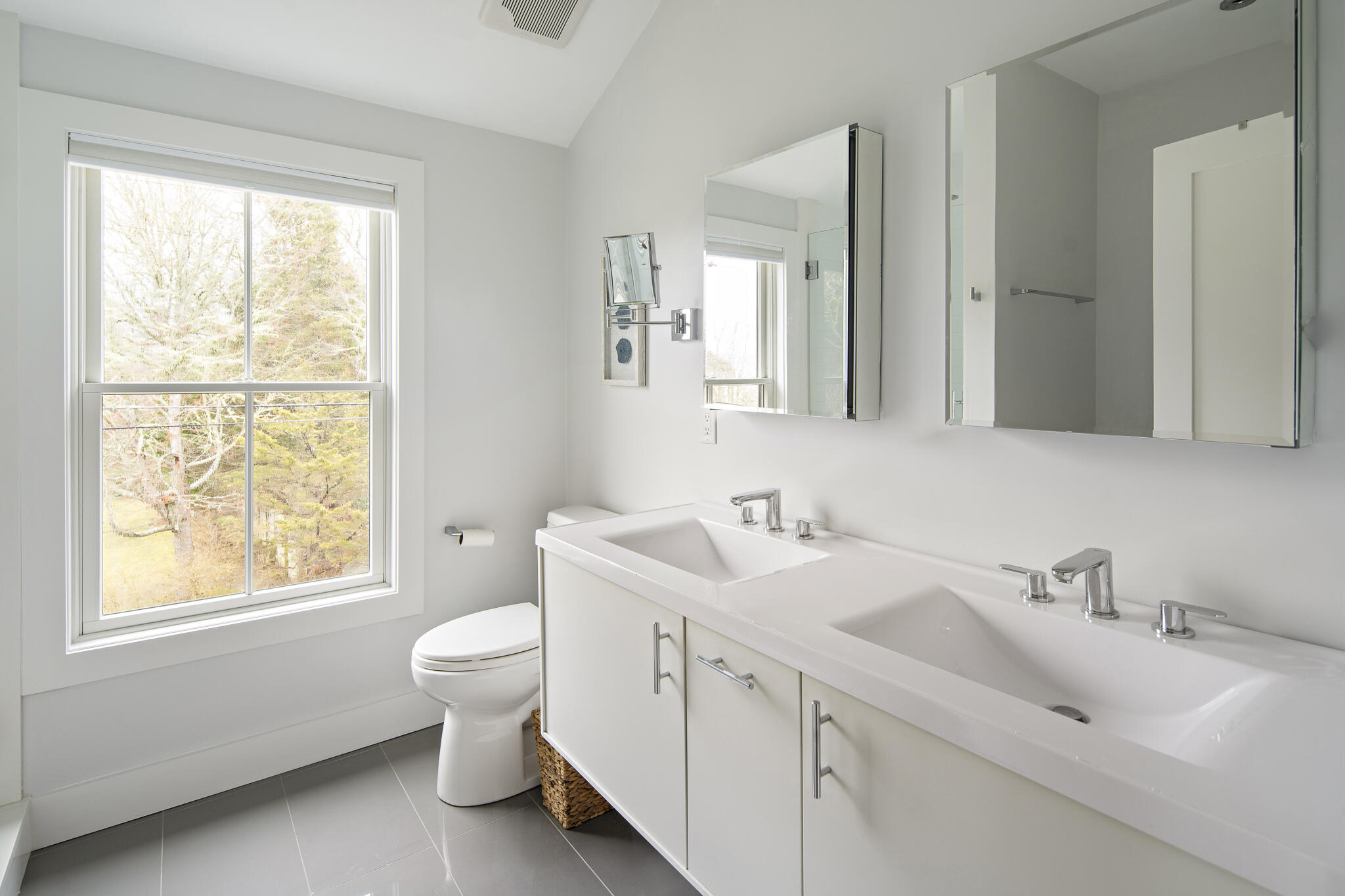 110 5th Street North Edgartown, MA 02539 - Photo 24 of 40 Primary bath with soaking tub