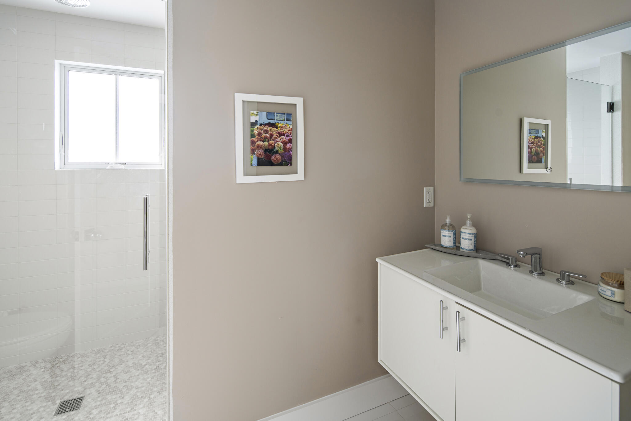 110 5th Street North Edgartown, MA 02539 - Photo 29 of 40 Second floor shared full bath