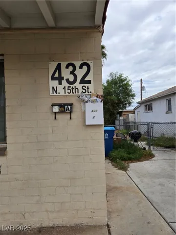$975 | 432 North 15th Street, Unit B, Las Vegas, NV 89101
