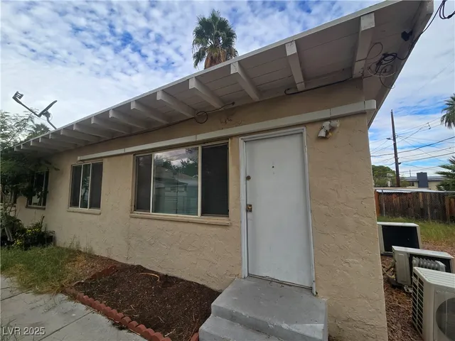 $975 | 432 North 15th Street, Unit B, Las Vegas, NV 89101