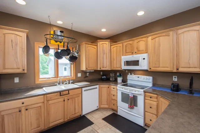 $499,000 | 11905 Hunter Drive, Lake Park, MN 56554