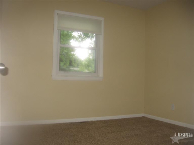 145 Westlawn Drive Decatur, IN 46733 - Photo 3 of 10