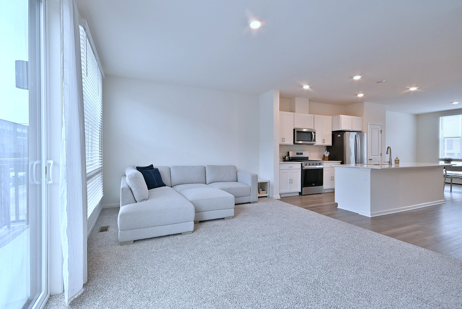 332 Summit Circle Lombard, IL 60148 - Photo 13 of 32