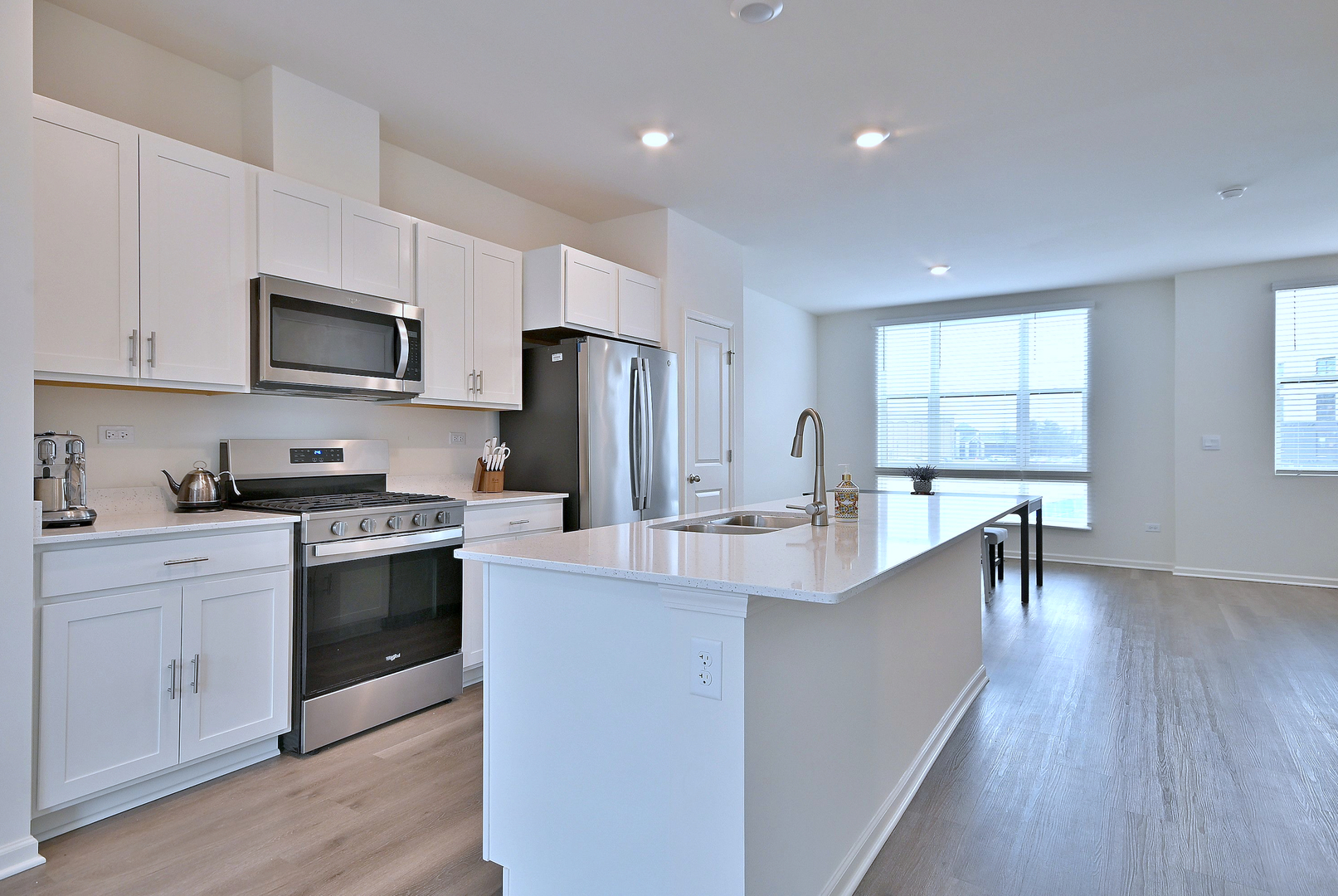 332 Summit Circle Lombard, IL 60148 - Photo 14 of 32