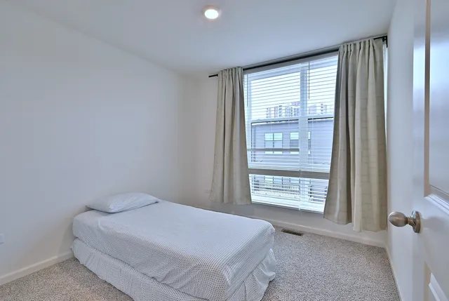 $3,800 | 332 Summit Circle, Lombard, IL 60148