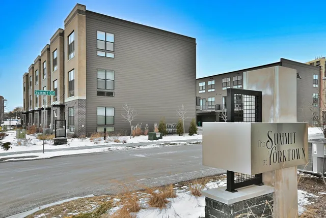 $3,800 | 332 Summit Circle, Lombard, IL 60148