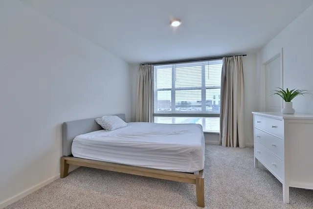 $3,800 | 332 Summit Circle, Lombard, IL 60148