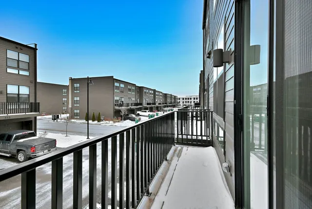 $3,800 | 332 Summit Circle, Lombard, IL 60148