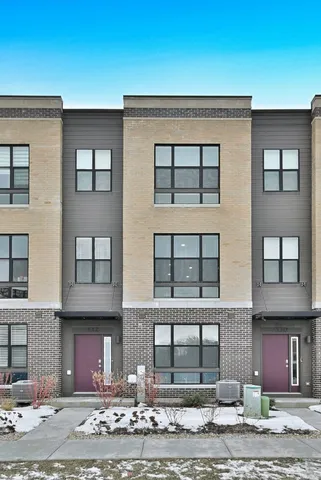 $3,800 | 332 Summit Circle, Lombard, IL 60148