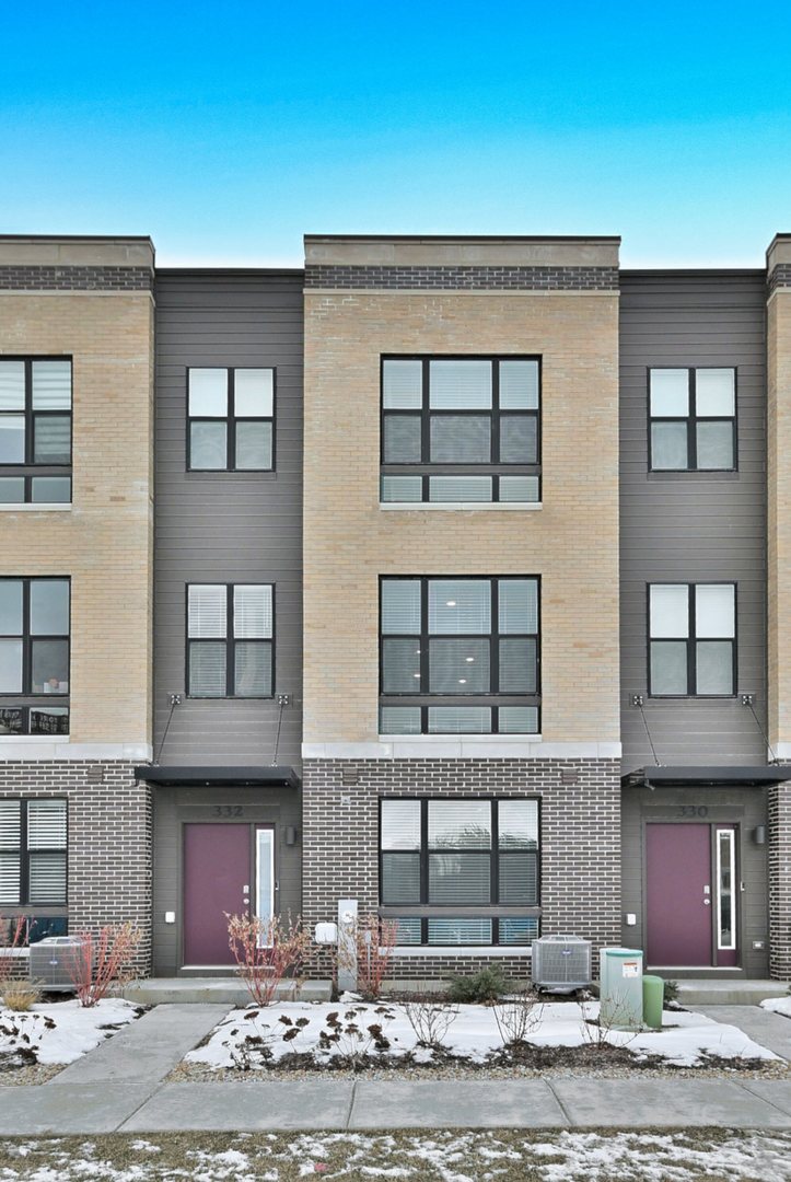 332 Summit Circle Lombard, IL 60148 - Photo 3 of 32