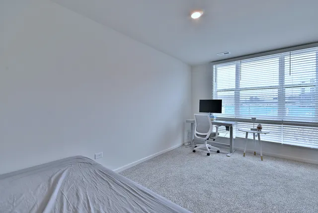 $3,800 | 332 Summit Circle, Lombard, IL 60148