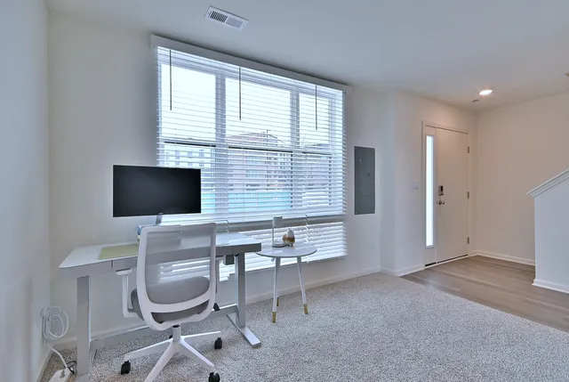 $3,800 | 332 Summit Circle, Lombard, IL 60148