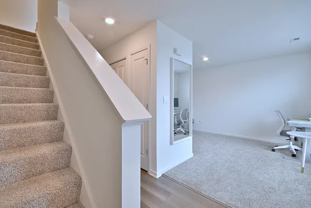 $3,800 | 332 Summit Circle, Lombard, IL 60148