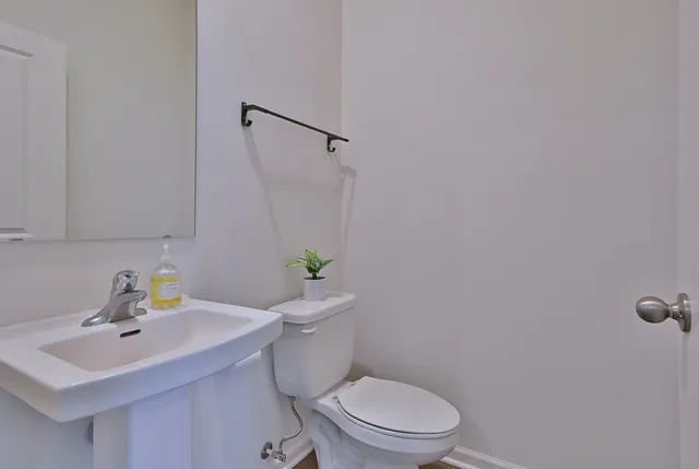 $3,800 | 332 Summit Circle, Lombard, IL 60148