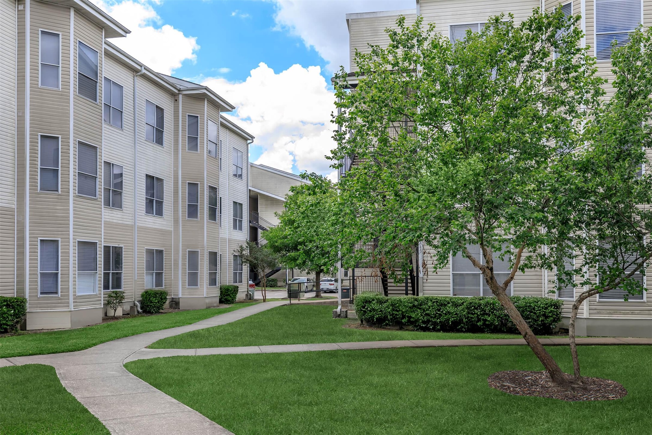 301 West Little York Road, Unit 1722 Houston, TX 77076 - Photo 4 of 16 LOOK & LEASE TODAY! ?? Move in March & get HALF OFF April & May RENT!