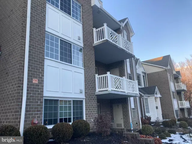$2,000 | 14 Bandon Court, Unit 204, Lutherville-Timonium, MD 21093
