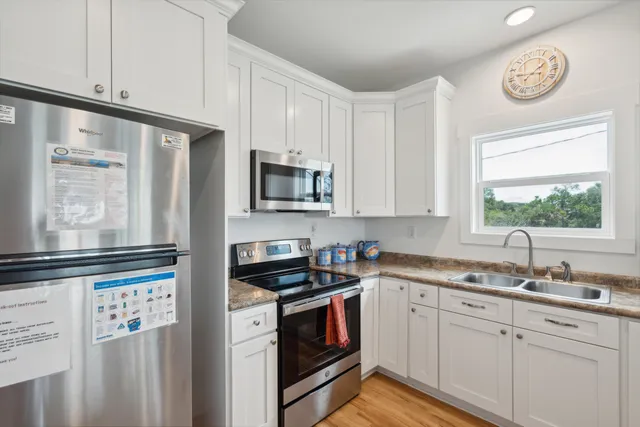 $1,325,000 | 31 9th Street West, Folly Beach, SC 29439