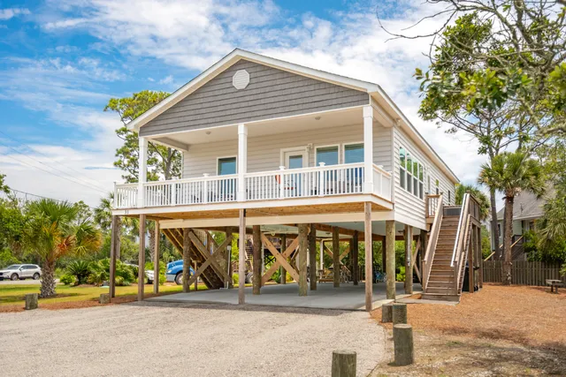 $1,325,000 | 31 9th Street West, Folly Beach, SC 29439