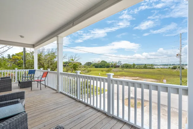 $1,325,000 | 31 9th Street West, Folly Beach, SC 29439