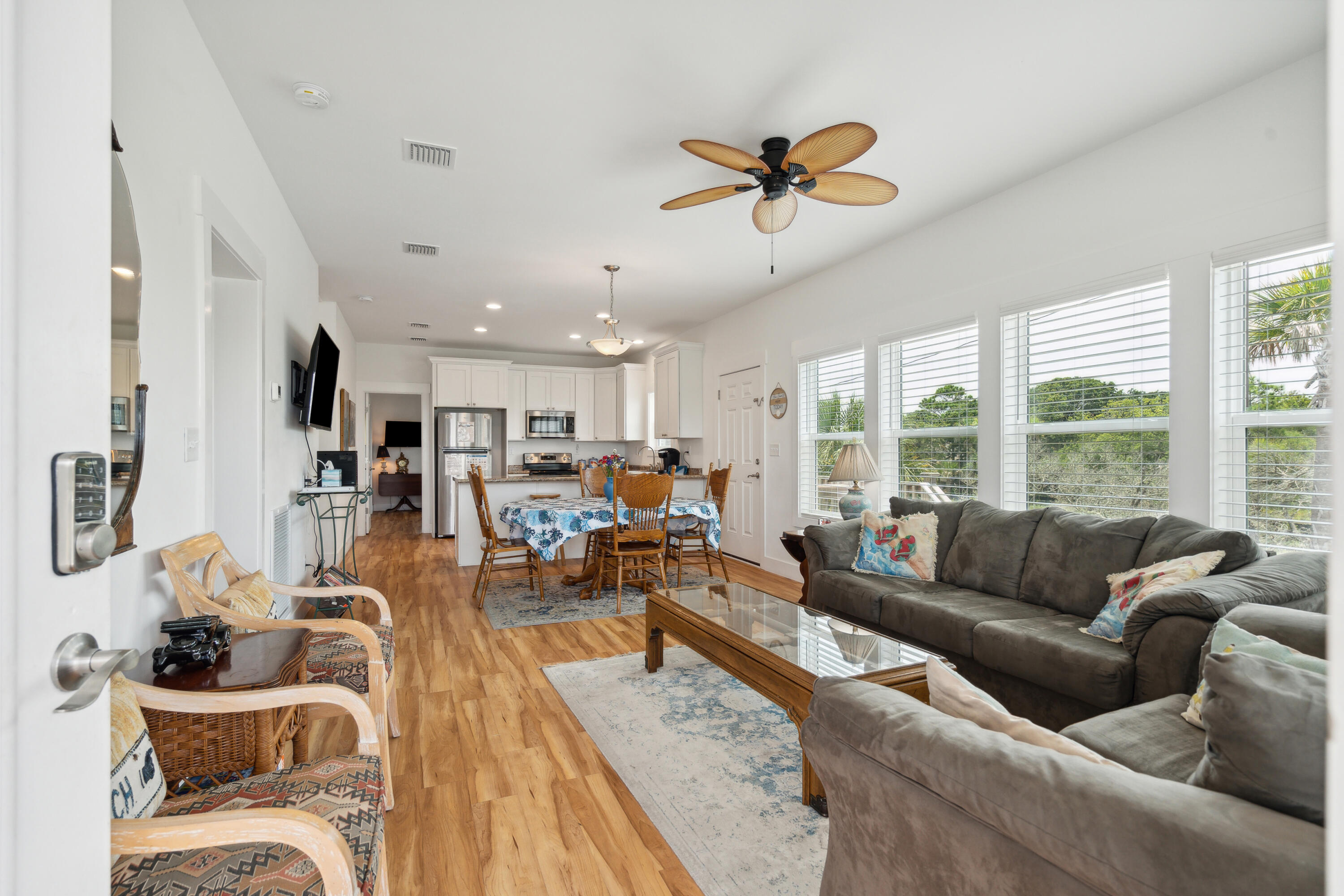 31 9th Street West Folly Beach, SC 29439 - Photo 9 of 46 31W9thSt-KeenEyeMarketing-011