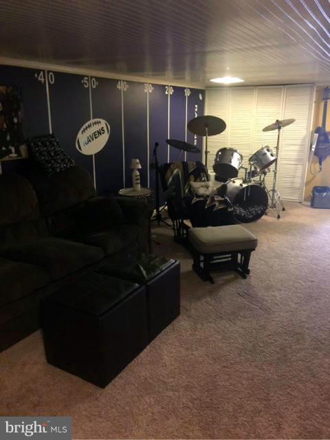 7744 Talbot Run Road Mount Airy, MD 21771 - Photo 22 of 30 a living room with furniture