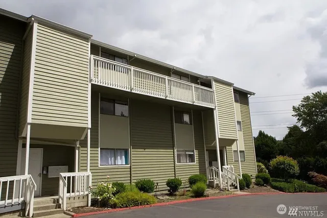 $1,650 | 230 Southwest Clark Street, Unit C302, Issaquah, WA 98027