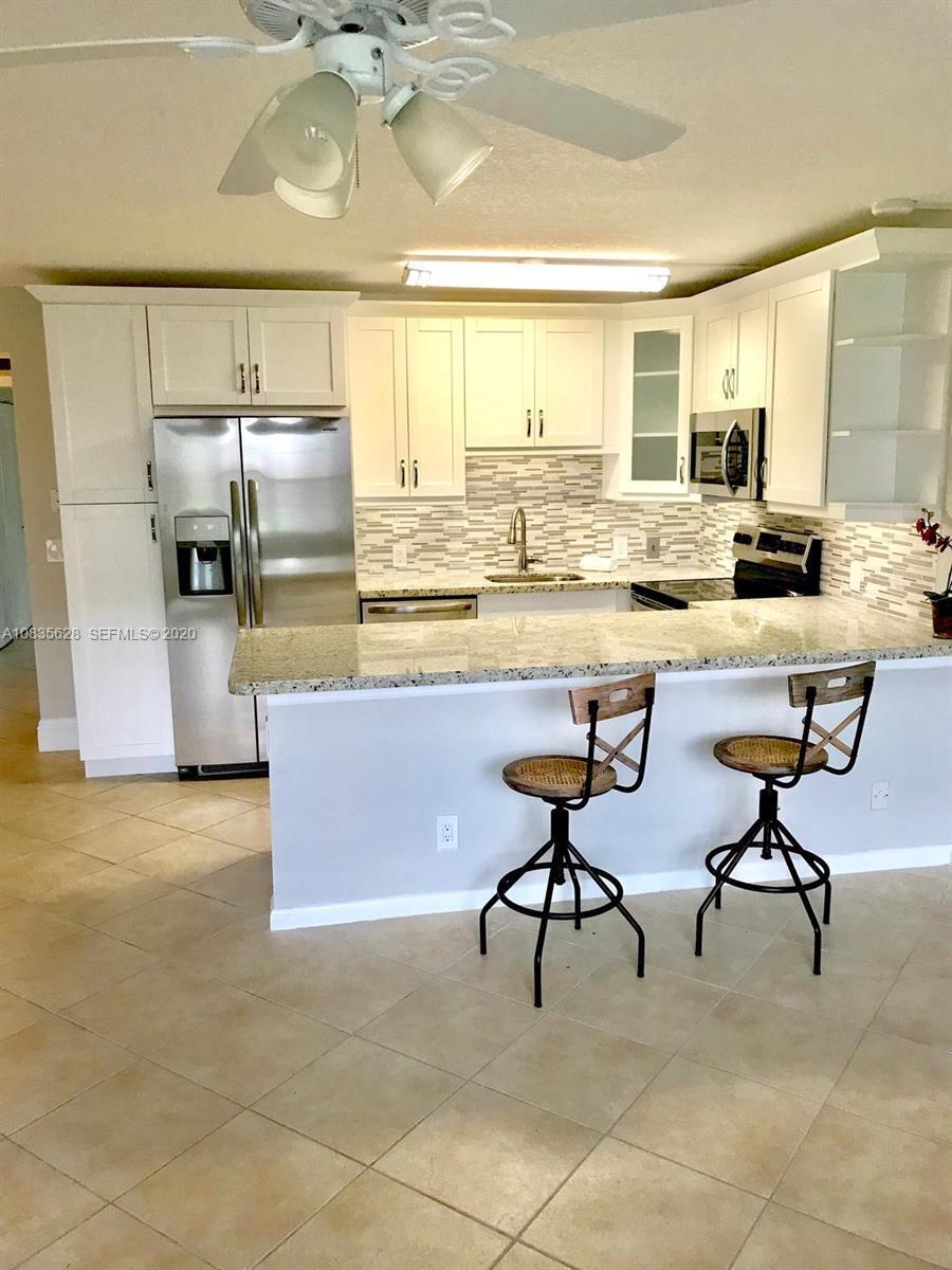86 Mansfield D Boca Raton, FL 33434 - Photo 2 of 29 kitchen