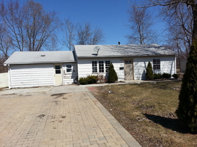 201 Louis Road Joliet, IL 60433 - Photo 1 of 5