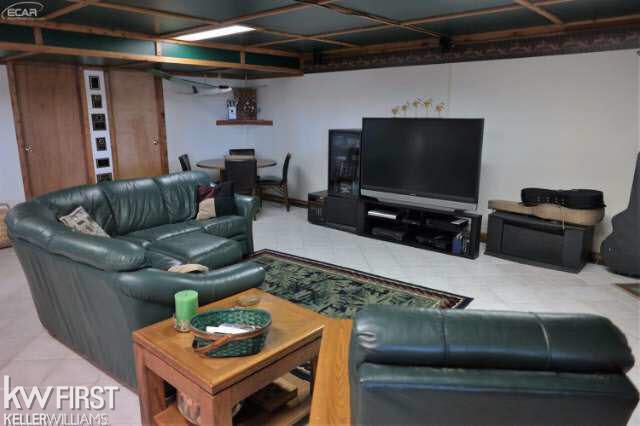 10169 Carmer Road Fenton, MI 48430 - Photo 27 of 49 21202203-26.JPG