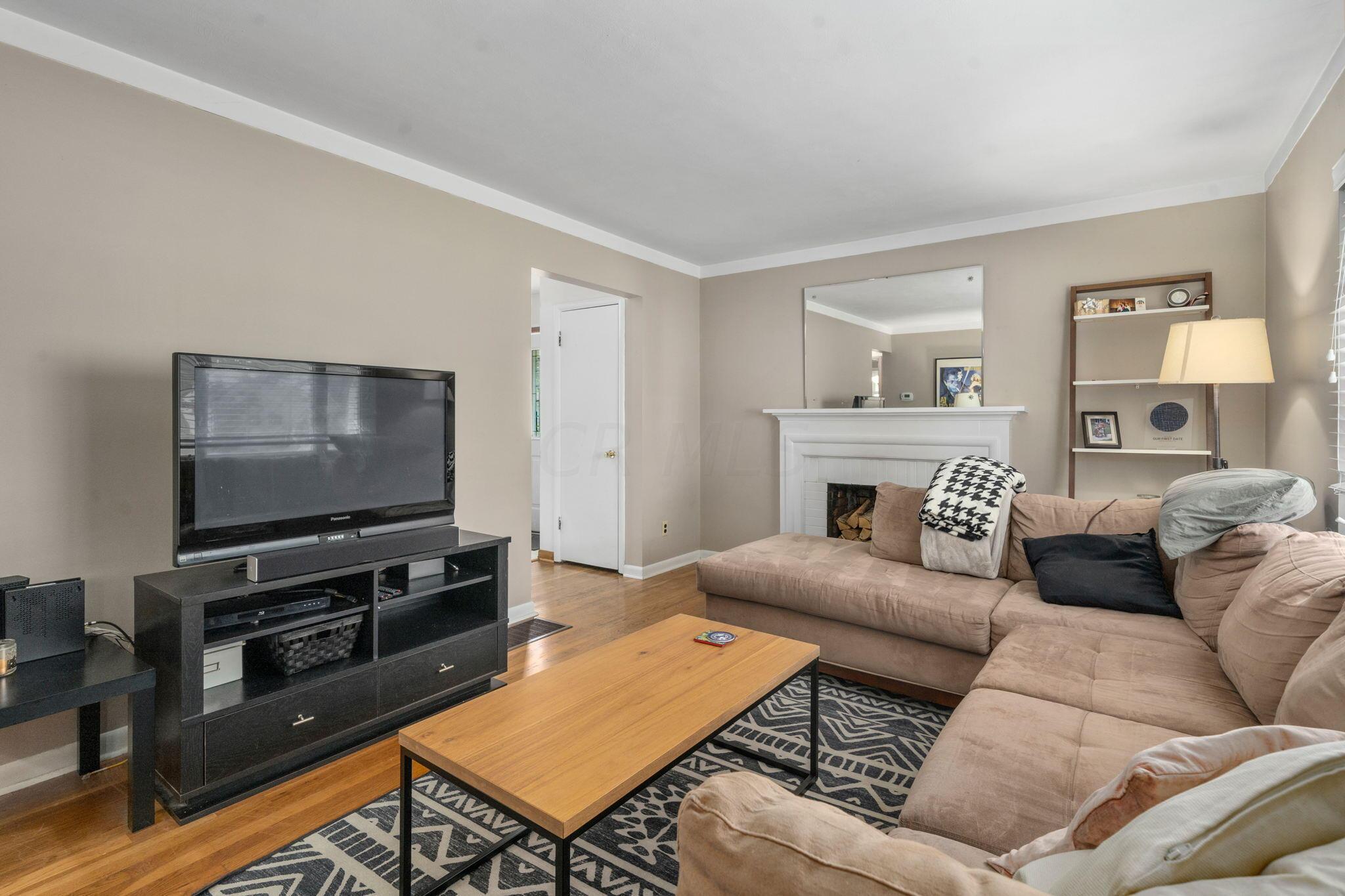 2580 Woodstock Road Columbus, OH 43221 - Photo 2 of 37 Living Room