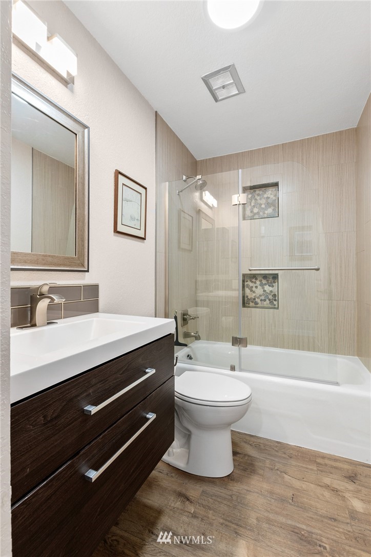 9337 45th Avenue Southwest Seattle, WA 98136 - Photo 16 of 30 a bathroom with a sink a toilet a mirror and bathtub