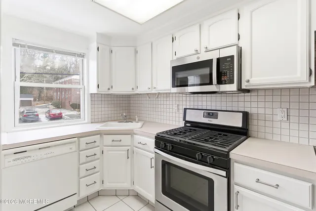 $2,200 | 83 Manor Drive, Red Bank, NJ 07701