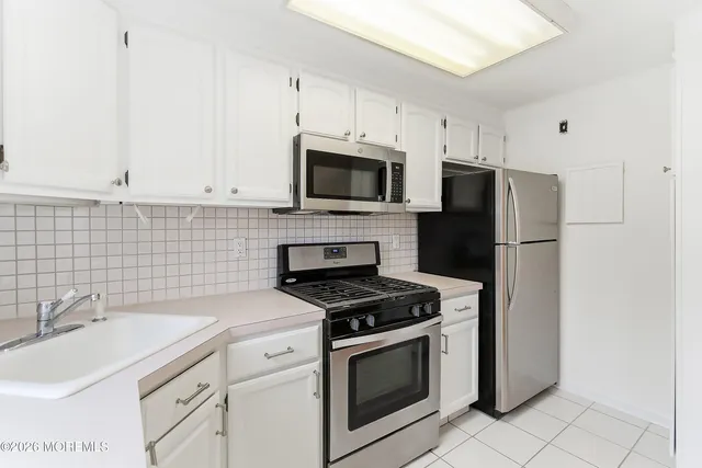 $2,200 | 83 Manor Drive, Red Bank, NJ 07701