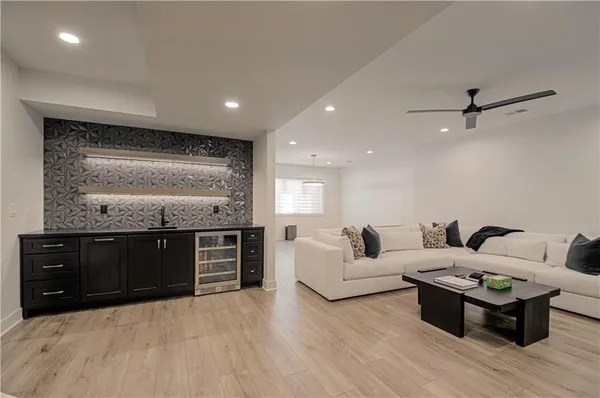 $1,150,000 | 10313 West 151st Place, Overland Park, KS 66221
