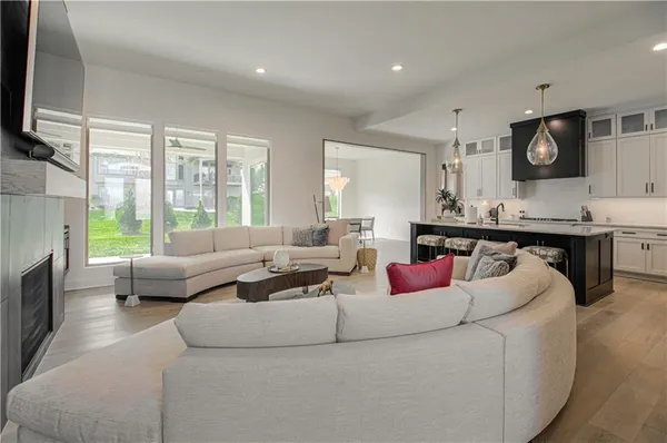 $1,150,000 | 10313 West 151st Place, Overland Park, KS 66221
