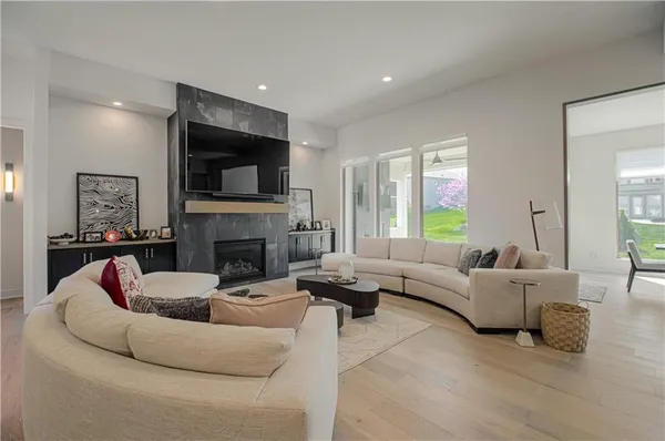 $1,150,000 | 10313 West 151st Place, Overland Park, KS 66221