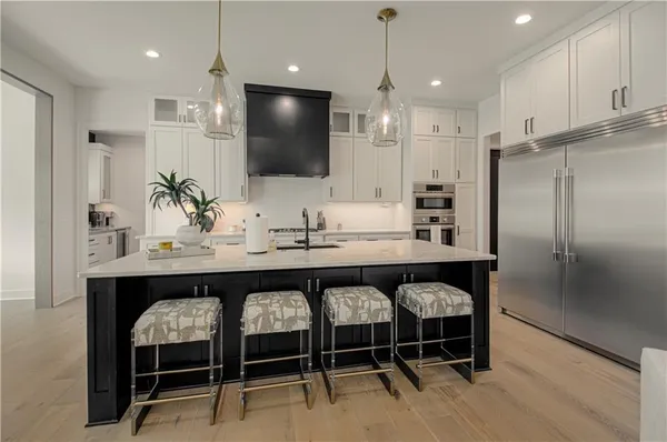 $1,150,000 | 10313 West 151st Place, Overland Park, KS 66221