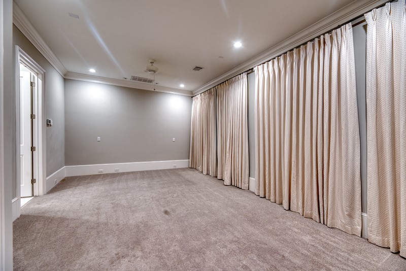 1913 Revere Street Houston, TX 77019 - Photo 15 of 40 en empty room with windows