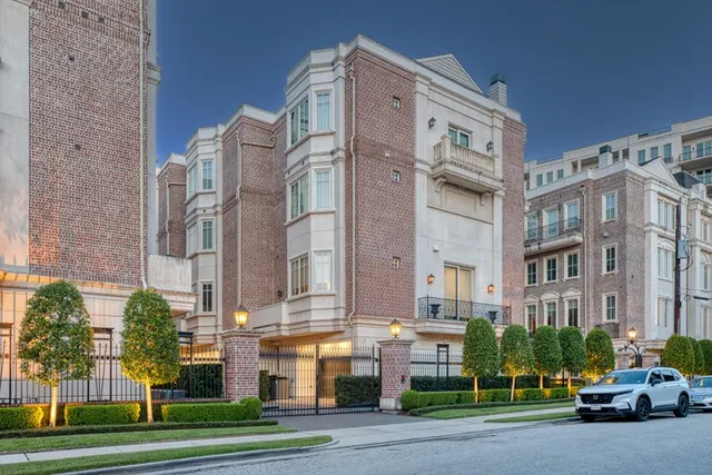 $1,299,000 | 1913 Revere Street, Houston, TX 77019