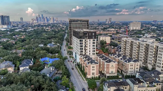 $1,299,000 | 1913 Revere Street, Houston, TX 77019