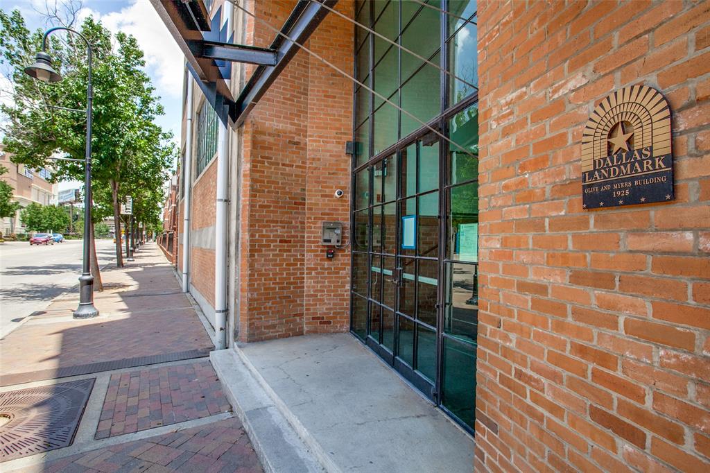 2220 Canton Street, Unit 101 Dallas, TX 75201 - Photo 10 of 20 Brick facade building entrance featuring a Dallas Landmark plaque