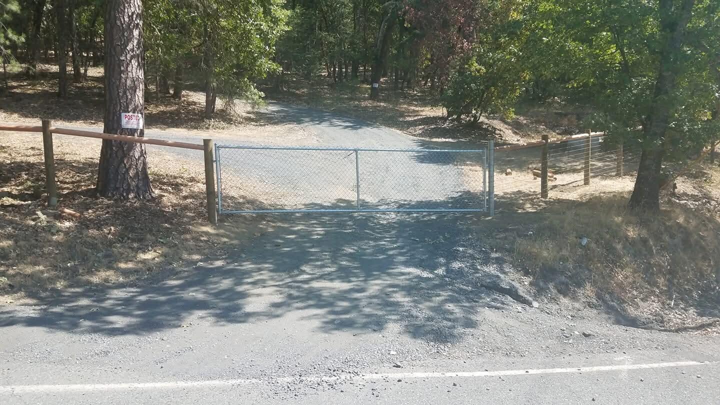 3477 Helms Road Grants Pass, OR 97527 - Photo 47 of 49 Gated Entry