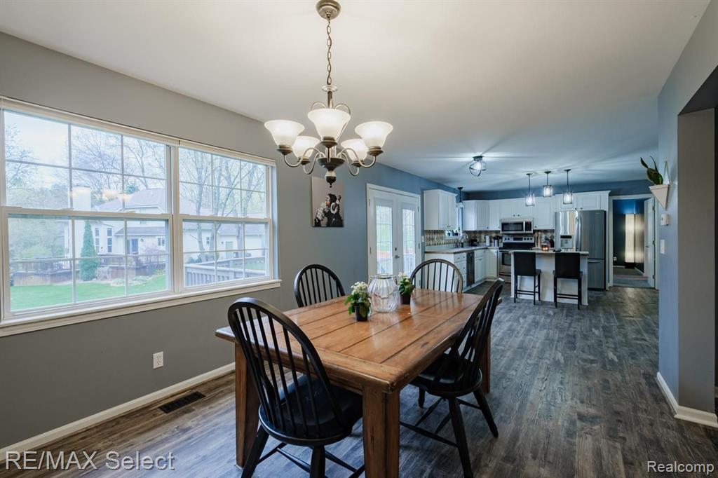 11111 Whispering Ridge Trail Fenton, MI 48430 - Photo 5 of 34