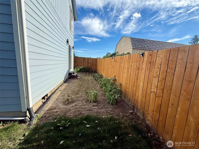 $640,000 | 217 Tacoma Boulevard South, Pacific, WA 98047